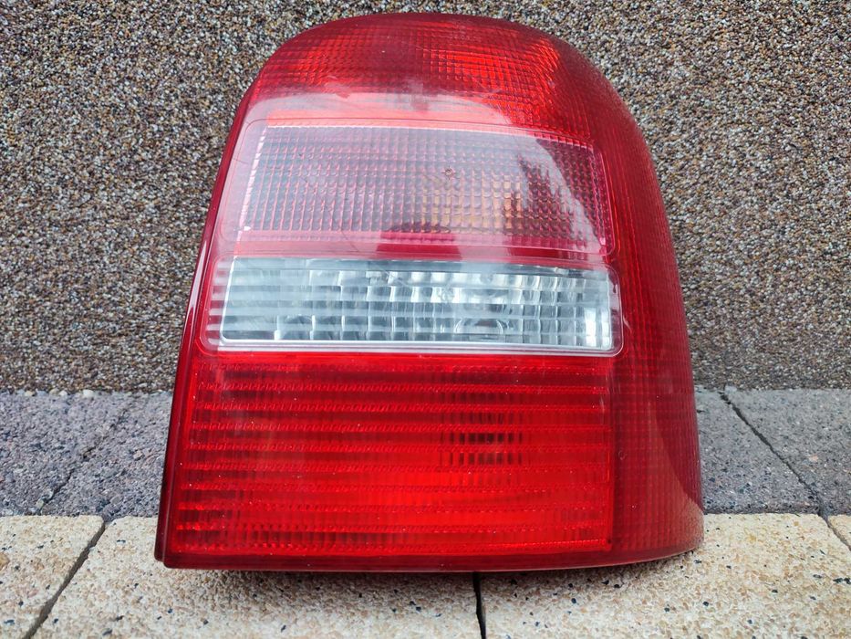Lampa Tylna Prawa Audi A4 B5 Kombi Lift