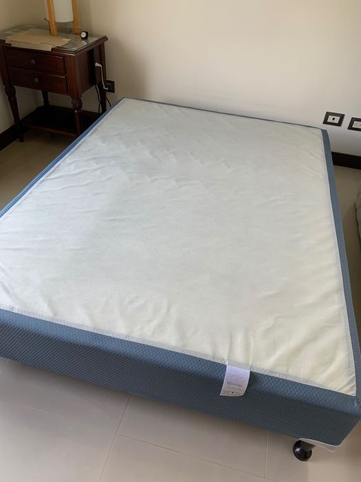 Cama de casal com colchão 140x190x70cm