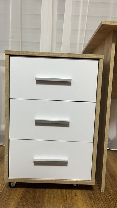 Стіл і тумба на колесиках