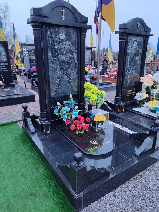 Гранітні пам'ятники