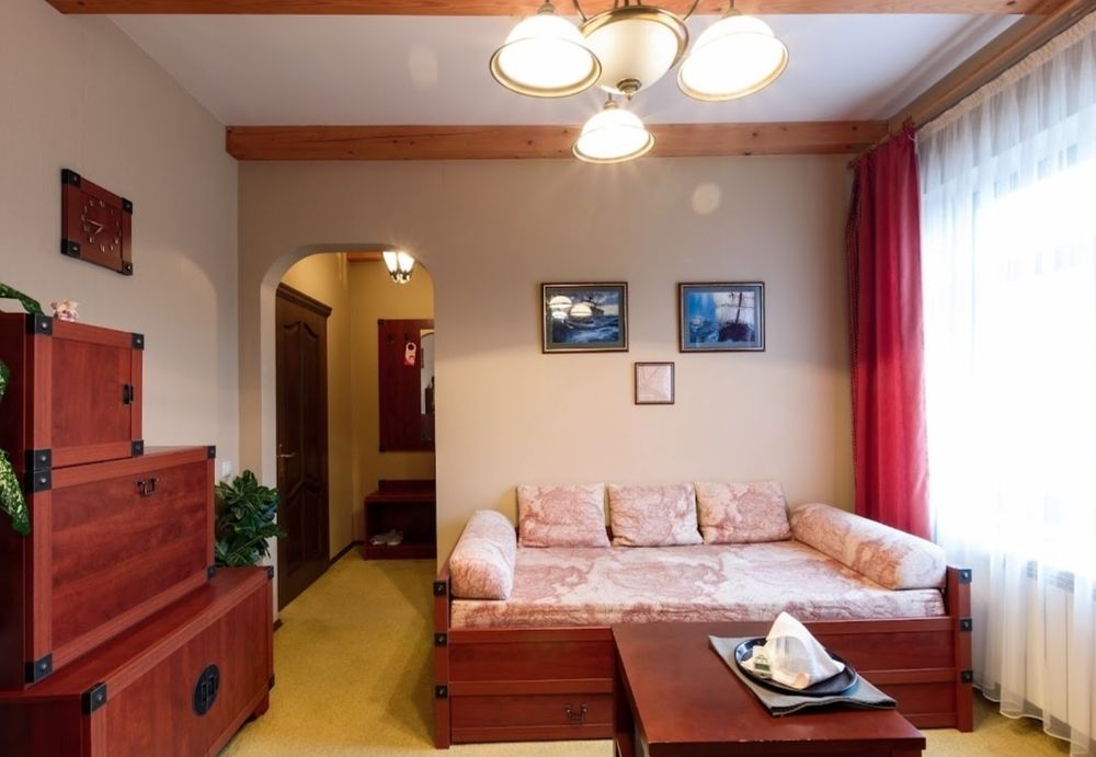 ПРОДАЖ ГОТЕЛЬНОГО КОМПЛЕКСА "Летючий Голандець" в м. Ужгород [діючий]