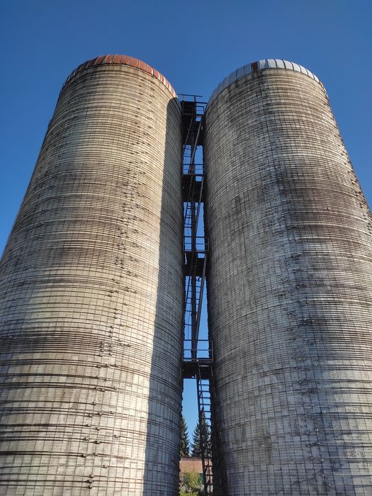 Силоси, сховище для зерна на 4000 тонн.