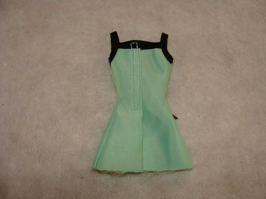 Vestido Barbie Charm Styles Fashion Avenue (Ref. 25702) de 2000