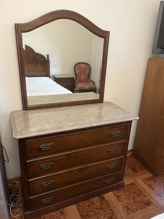 Mobília de Quarto Casal Completo - Cama / Armário / Cómoda / Mesinhas