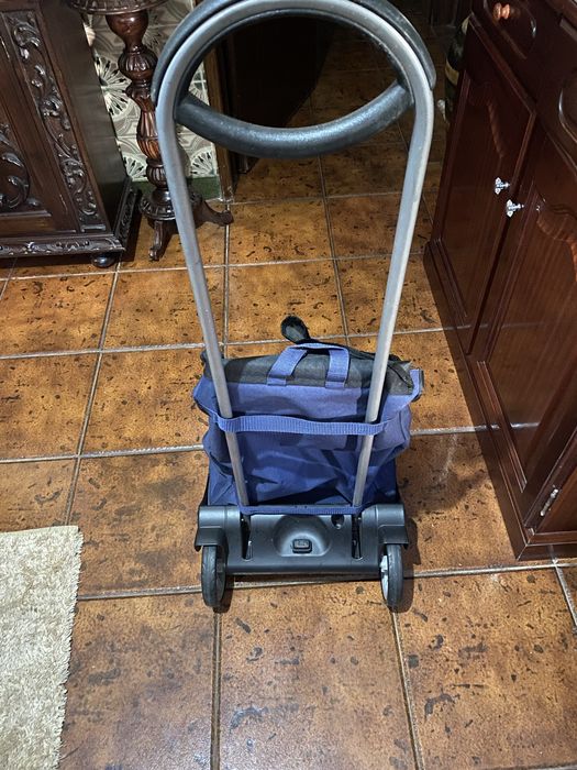 Carrinho compras com rodas