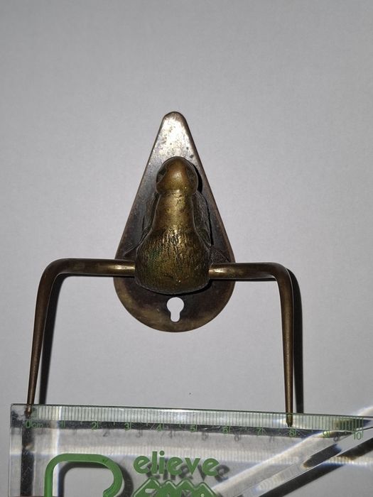 Вішак настінний у вигляді бика, метал