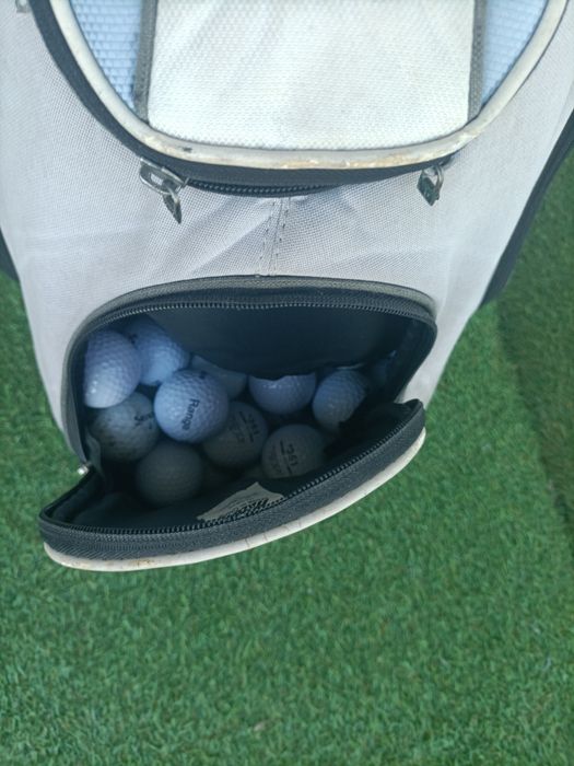 Tacos de golfe em bom estado  + taco apanha bolas e duas malas