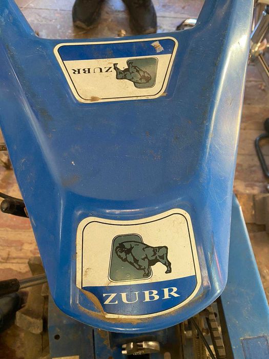 Продам мотоблок Зубр бензиновй