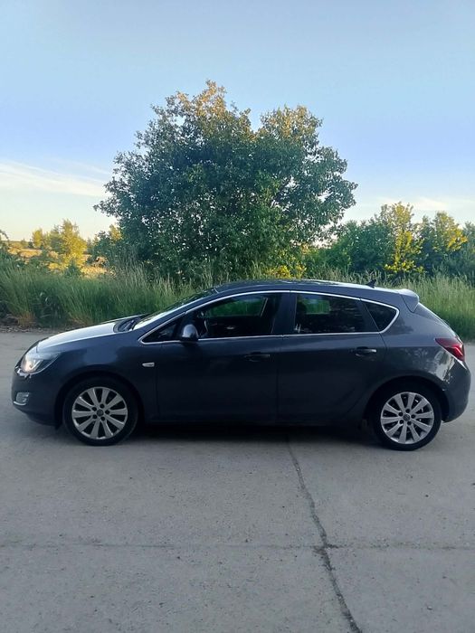Opel Astra J 2010r. 1.7 CDTI 125km