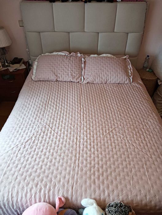 Cama com estrado elevatório