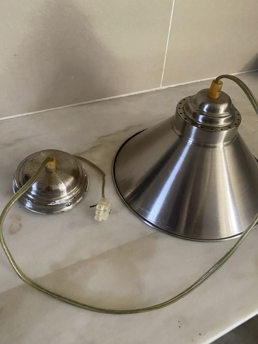 Iluminacao de teto pendente em inox