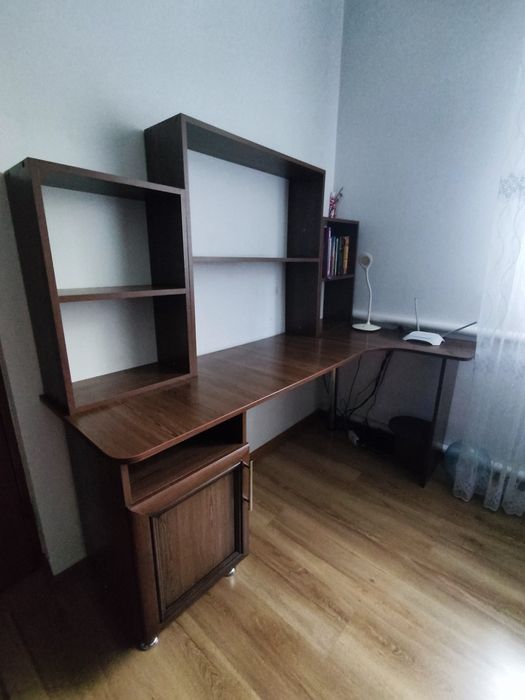 Письмовий стіл для дітей