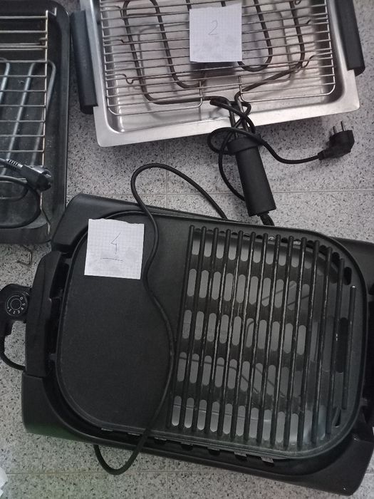 Vários grelhadores elétricos
