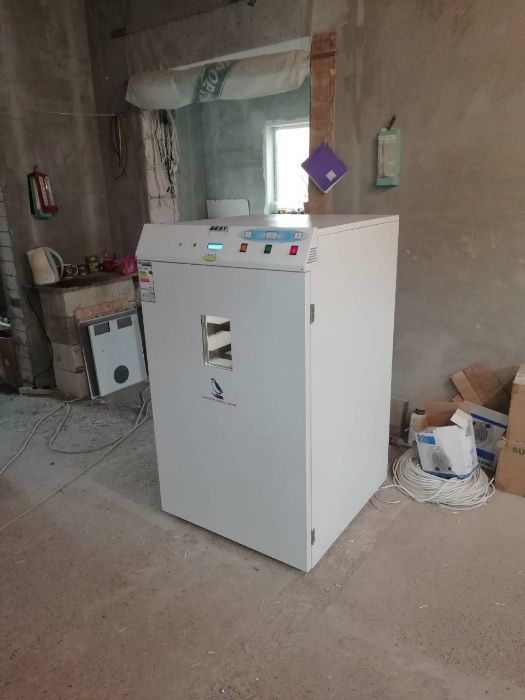 инкубатор Бест-1000 на 1200 яиц