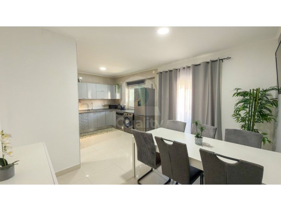 Apartamento T3 convertido em T2 na Verderena