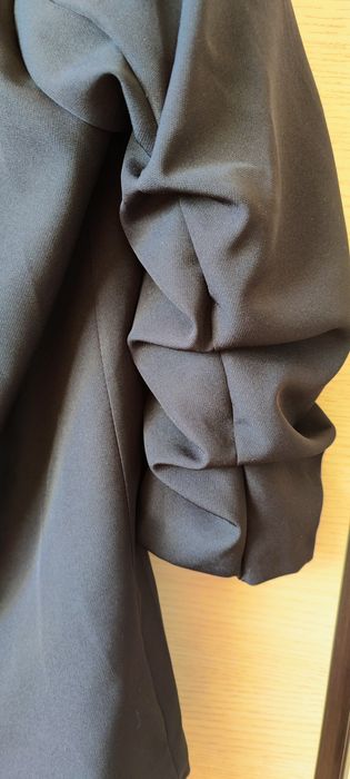 Czarna marynarka damska