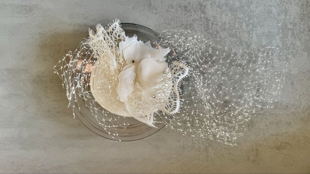 Fascynator ślubny  / Toczek z woalką