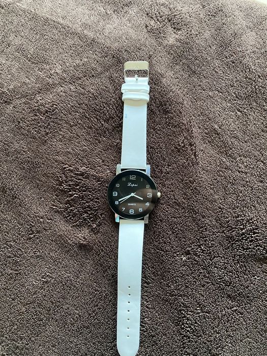 Zegarek damski roznego koloru