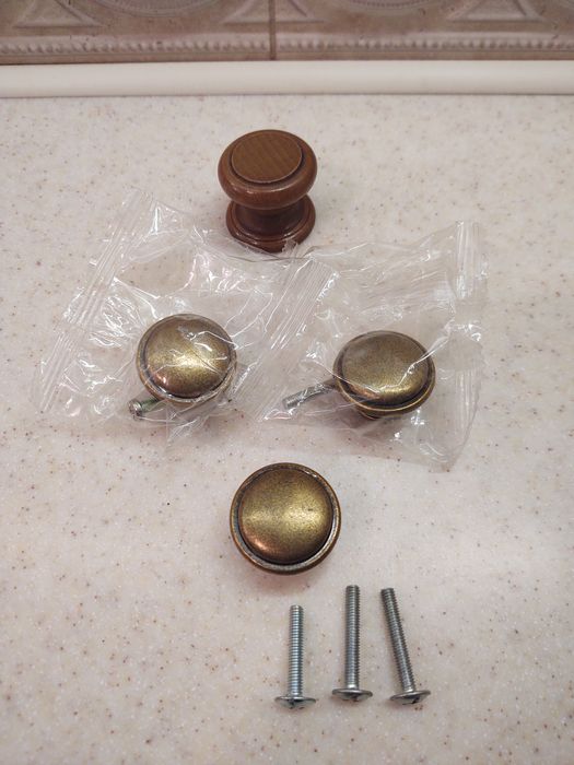 Ручки для мебели и дверей.