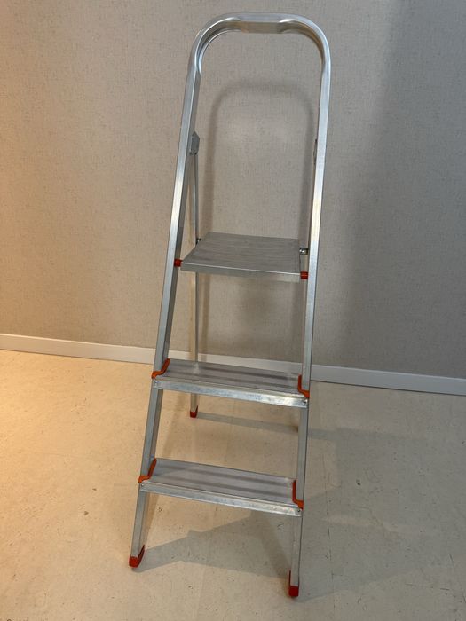 Escadote de Aluminio com 3 degraus