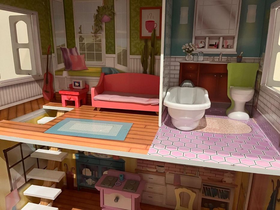 Casa de bonecas como nova, com cerca de 1.20metros.