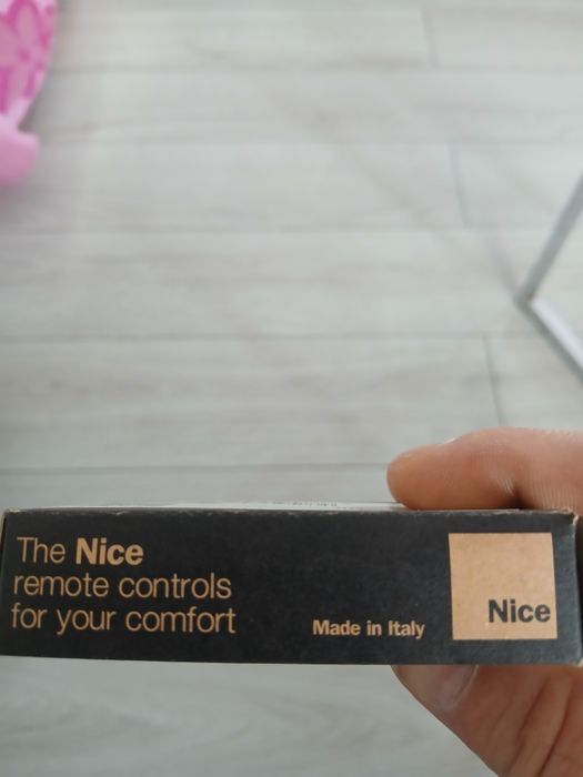 2 piloty Nice do bramy