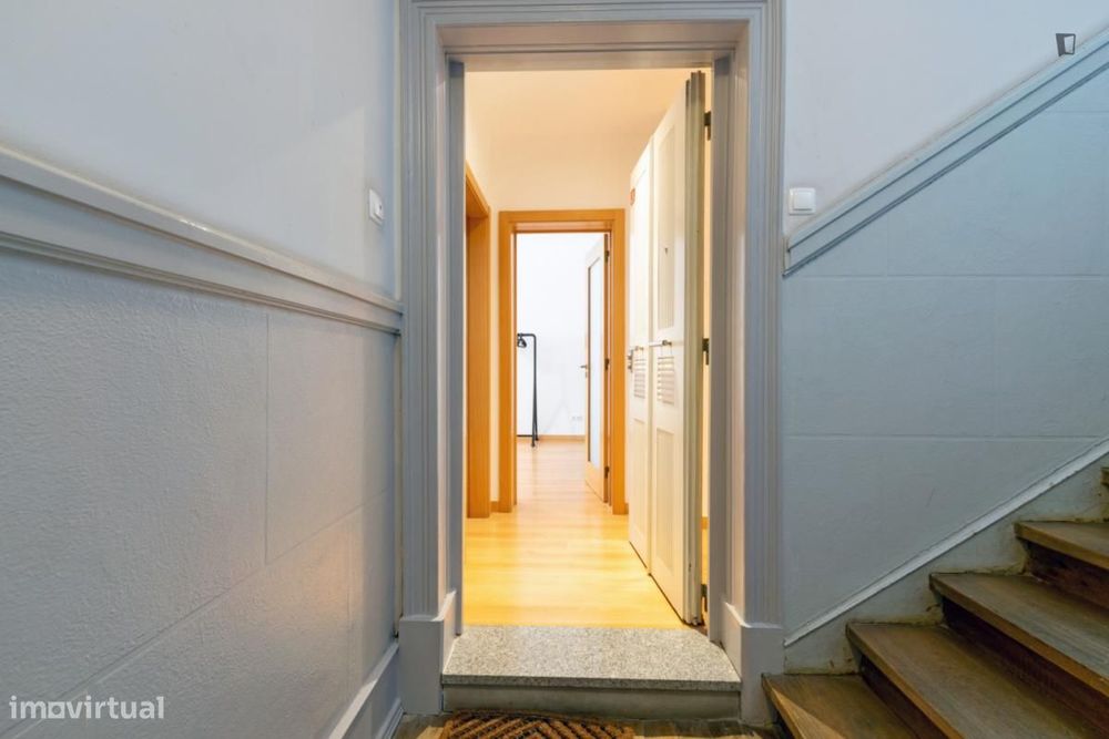 Quarto - localizado em São Sebastião Lisbon