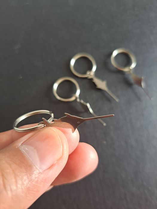 Pino do slot do cartão SIM aberto telemóvel  Sim card open pin