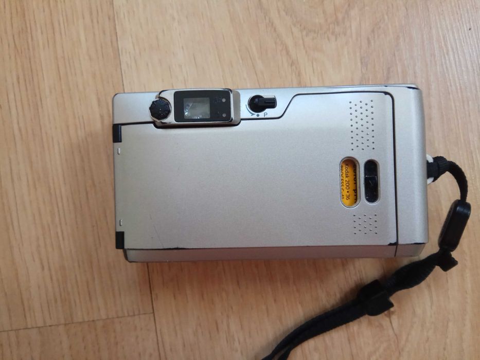 Гарний плівковий фотоаппарат Samsung Vega 70 D  все працює