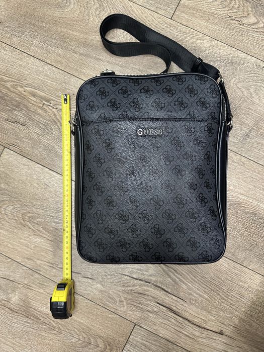 Продам оригінаньлу чоловічу сумку Guess