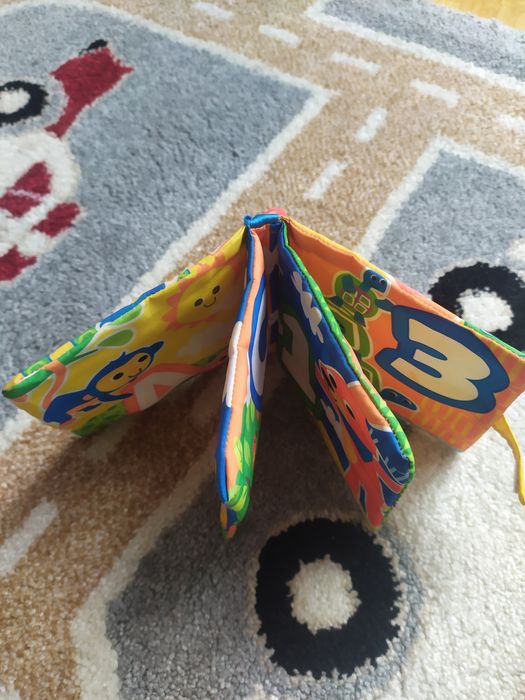 Szeleszcząca książeczka