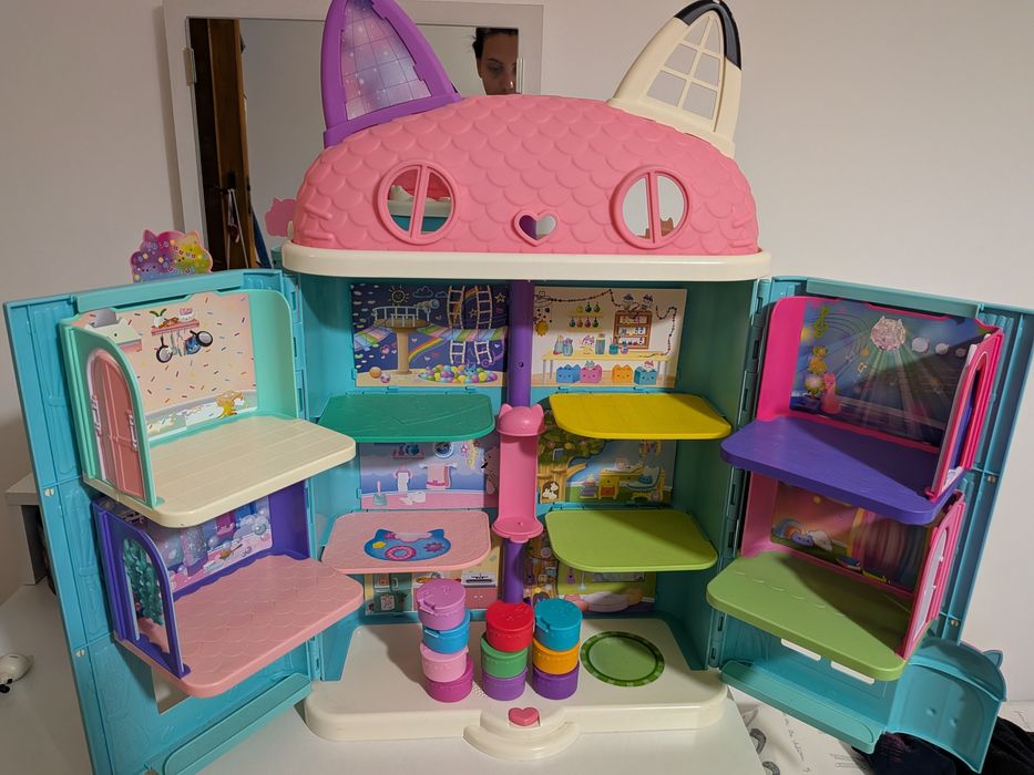 Gabby's dollhouse