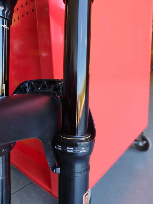 Suspensão Rock shox Lyrik 170mm