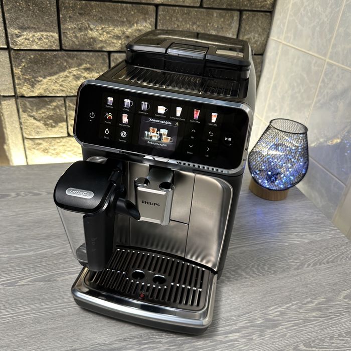 Кавомашина Phipips  LatteGo EP3243
