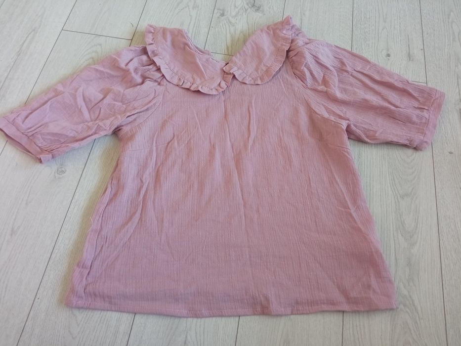 Śliczna bluzeczka z dużym kołnierzykiem