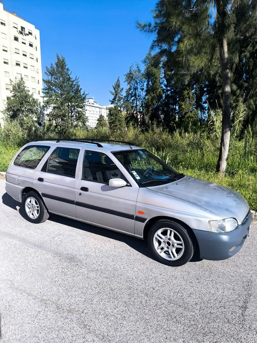 Ford uma carrinha muito estimada e fiável para quem anda dia a dia