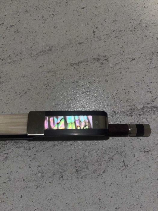 Smyczek wiolonczelowy pernambuco 83,7 g – srebrne okucia