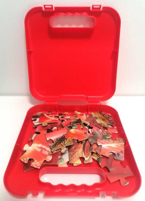 Mala de Plástico com 2 Puzzles Cars