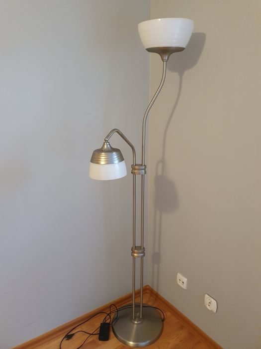 Lampa wolnostojąca do pokoju, salonu