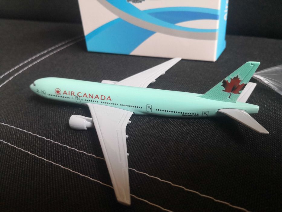 Samolot model samolotu metalowy ok 16 cm Air Canada