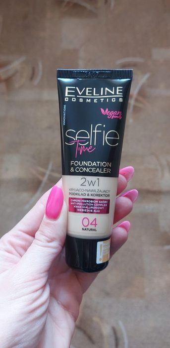 Podkład Eveline Selfie Time kryjaco-nawilżający 04 Nowy
