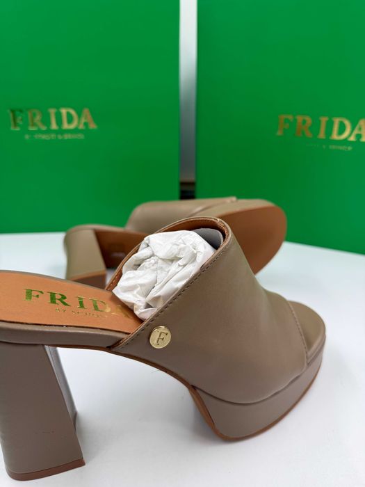 FRIDA Bala  Klapki skórzane na obcasie  beżowe  R.39  FR54R