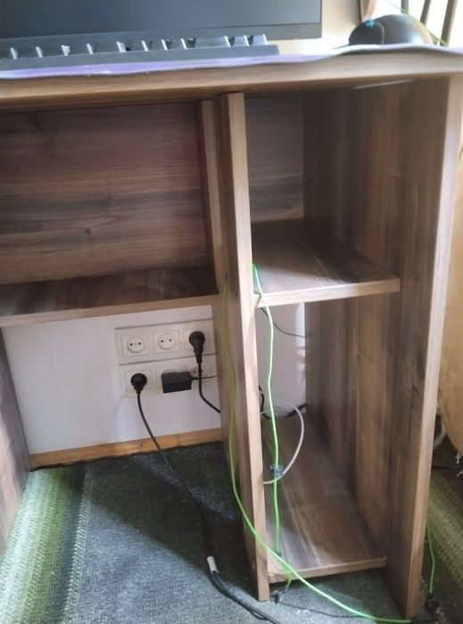 Стіл комп'ютерний.