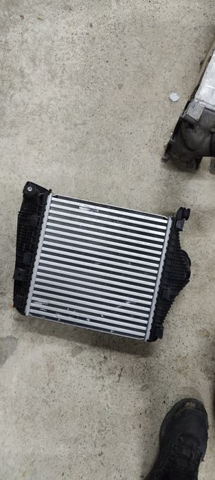 4m0145804ar Audi Q7, q8 радиатор интеркулер правый