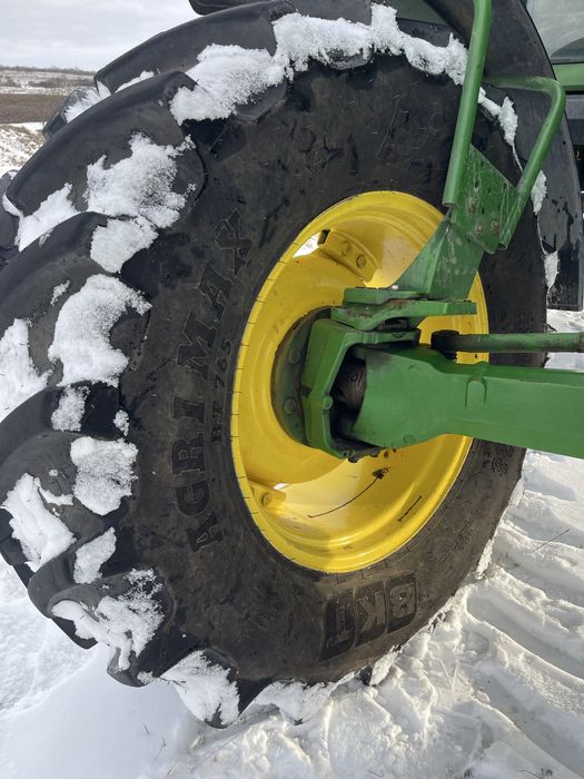 Трактор John Deere 6800