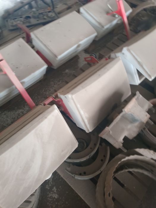 Продам ящики для мін добрив  cистему підживлення на культиватор.