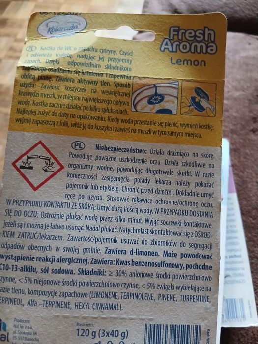 Kostka do wc z koszyczkiem i wkładami