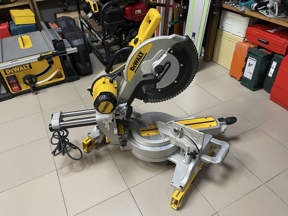Dewalt DWS780 / дискова пила з протяжкою 1675W 305mm