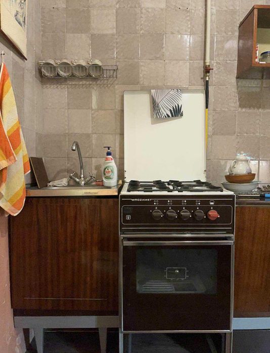 Сдам 2-х комнатную на Гвардейской этаж 1/5 дома кирпич