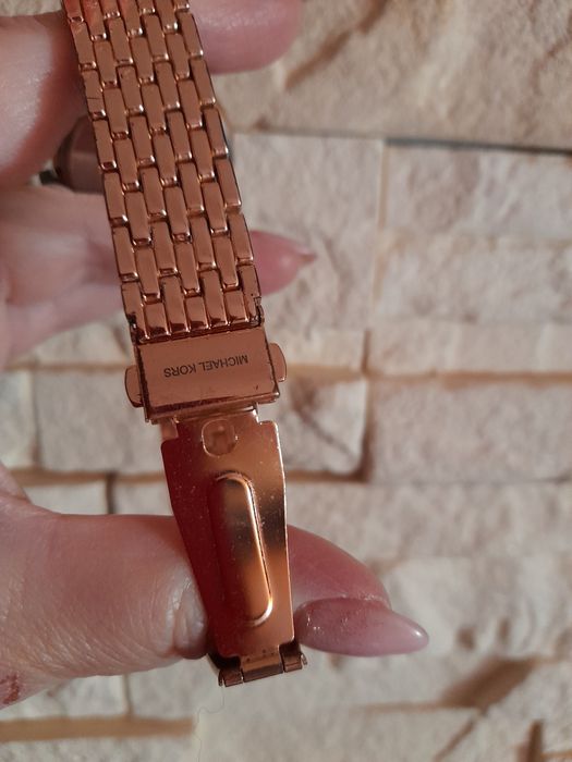 Elegancki damski zegarek  duża tarcza z cyrkoniami kolor złoty